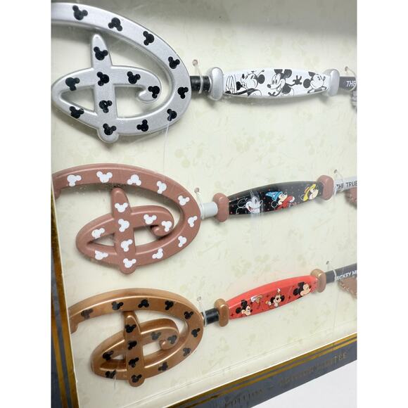 Disney Mickey Mouse Through the Years Collectible Key Special Edition Set of 3 - Picture 4 of 4